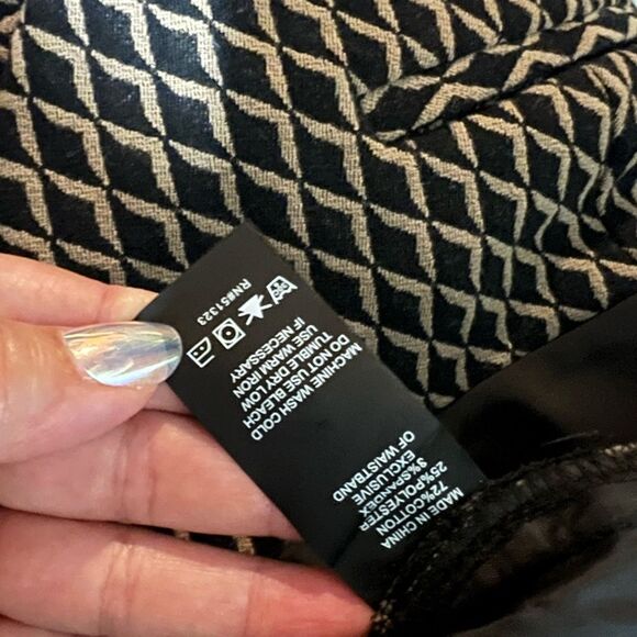 Vince Camuto Print Ankle Cropped Tan Black Pants Size 10 - Picture 6 of 7